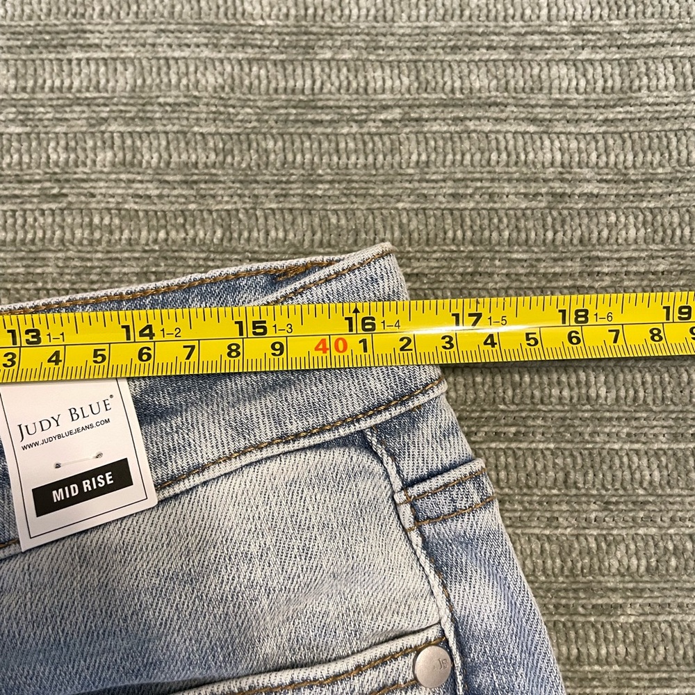Judy Blue Mid Rise Boyfriend Distressed Skinny Jeans, Size 13 (31) - Picture 7 of 10